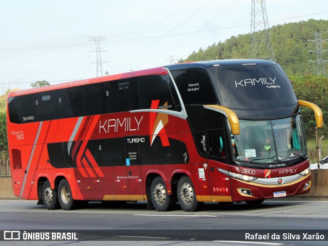 Kamily Turismo 9800 na cidade de Aparecida, São Paulo, Brasil, por Rafael da Silva Xarão. Número da foto: #12985111.
