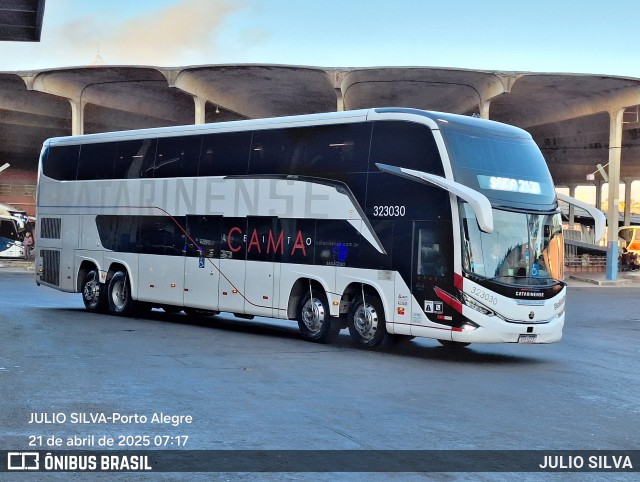 Auto Viação Catarinense 323030 na cidade de Porto Alegre, Rio Grande do Sul, Brasil, por JULIO SILVA. Número da foto: #12984844.