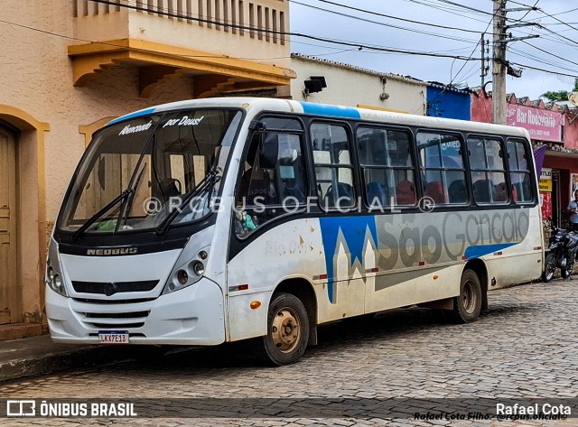 Ônibus Particulares 2.059 na cidade de Dom Silvério, Minas Gerais, Brasil, por Rafael Cota. Número da foto: #12988379.