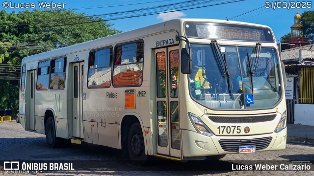 Expresso Azul 17075 na cidade de Curitiba, Paraná, Brasil, por Lucas Weber Calizario. Número da foto: #12988575.