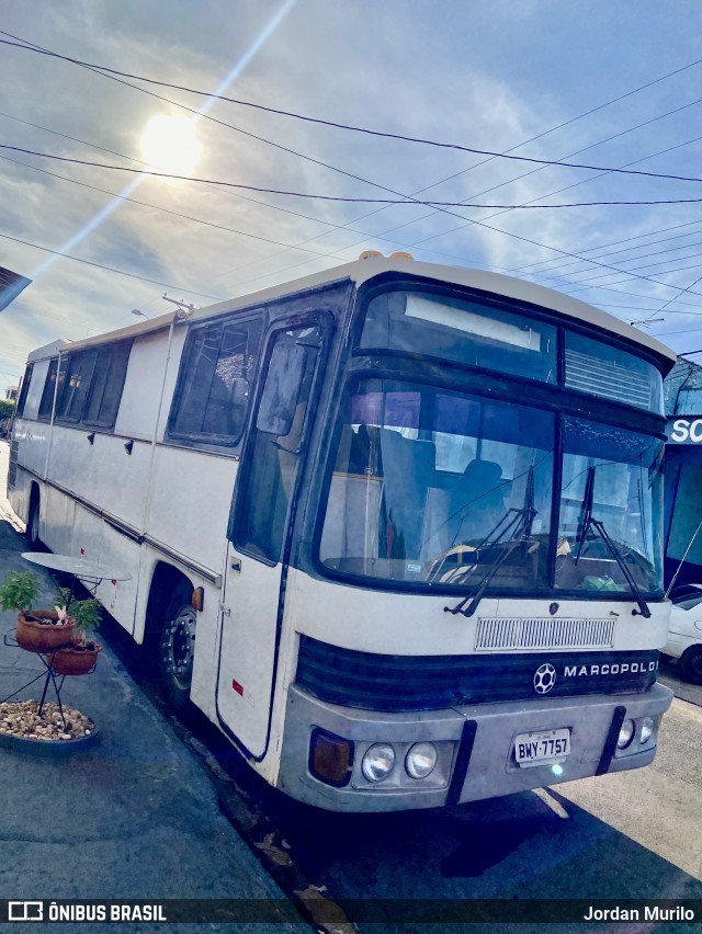 Ônibus Particulares 120 na cidade de Urânia, São Paulo, Brasil, por Jordan Murilo. Número da foto: #12990742.