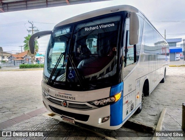Auto Viação Catarinense 323234 na cidade de Tijucas, Santa Catarina, Brasil, por Richard Silva. Número da foto: #12990721.
