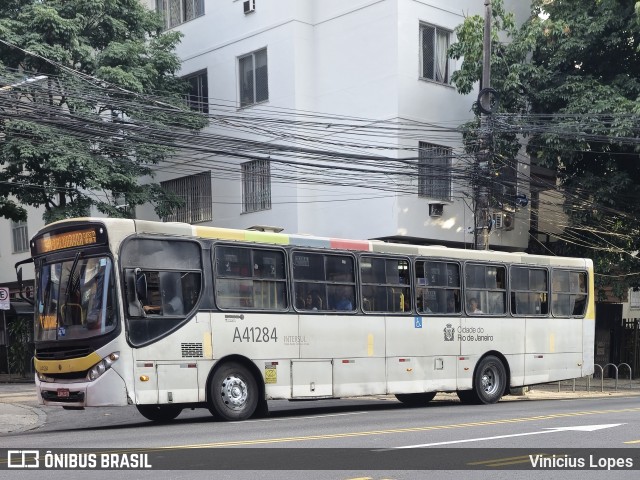 Real Auto Ônibus A41284 na cidade de Rio de Janeiro, Rio de Janeiro, Brasil, por Vinicius Lopes. Número da foto: #12991418.