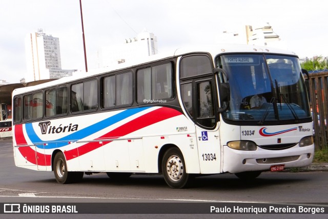 Expresso Vitória de Transportes 13034 na cidade de Porto Alegre, Rio Grande do Sul, Brasil, por Paulo Henrique Pereira Borges. Número da foto: #12995494.