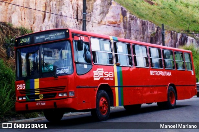 Empresa Metropolitana 295 na cidade de Recife, Pernambuco, Brasil, por Manoel Mariano. Número da foto: #12993938.