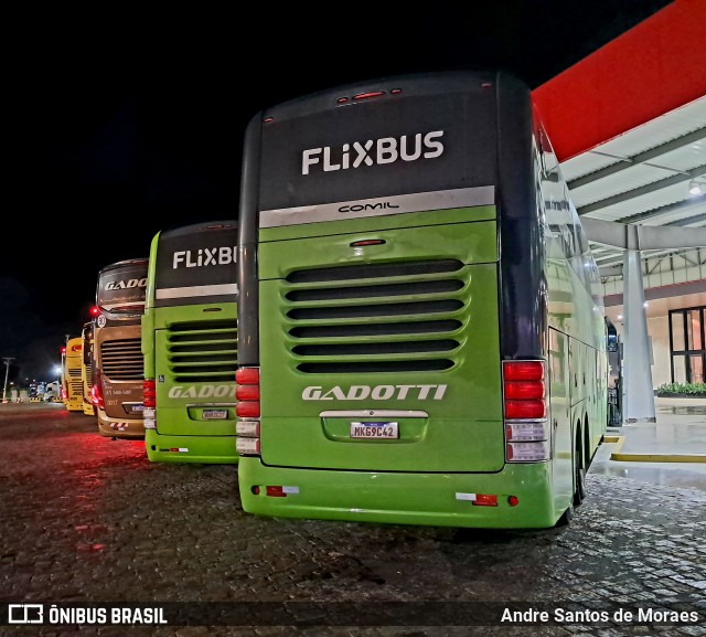 FlixBus Transporte e Tecnologia do Brasil 5320 na cidade de Registro, São Paulo, Brasil, por Andre Santos de Moraes. Número da foto: #12997317.