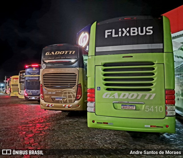 FlixBus Transporte e Tecnologia do Brasil 5410 na cidade de Registro, São Paulo, Brasil, por Andre Santos de Moraes. Número da foto: #12997350.