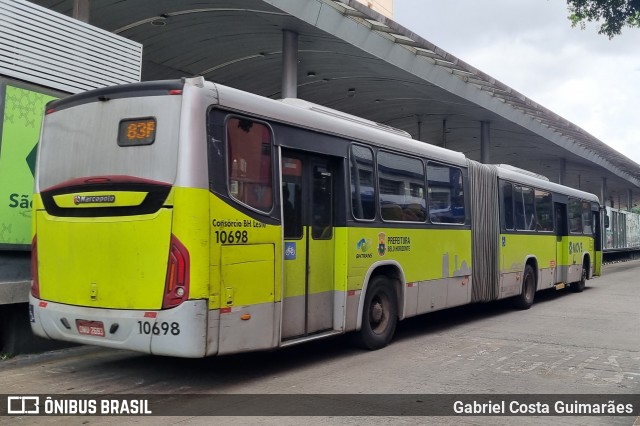 SM Transportes 10698 na cidade de Belo Horizonte, Minas Gerais, Brasil, por Gabriel Costa Guimarães. Número da foto: #12996876.