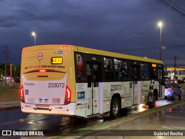 Viação Pioneira 233072 na cidade de Santa Maria, Distrito Federal, Brasil, por Gabriel Rocha. Número da foto: #12997474.