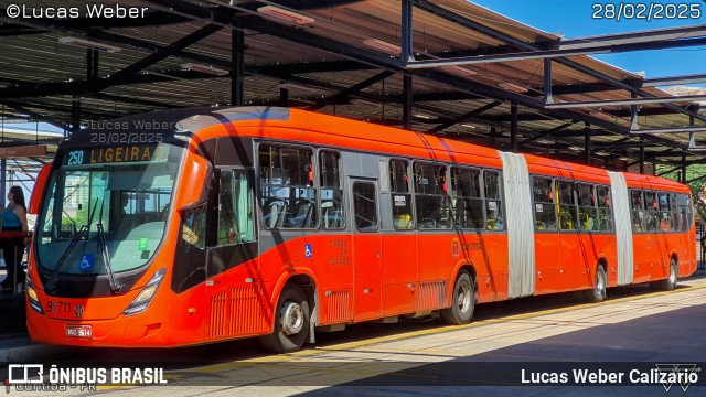 Transporte Coletivo Glória BE711 na cidade de Curitiba, Paraná, Brasil, por Lucas Weber Calizario. Número da foto: #12930450.