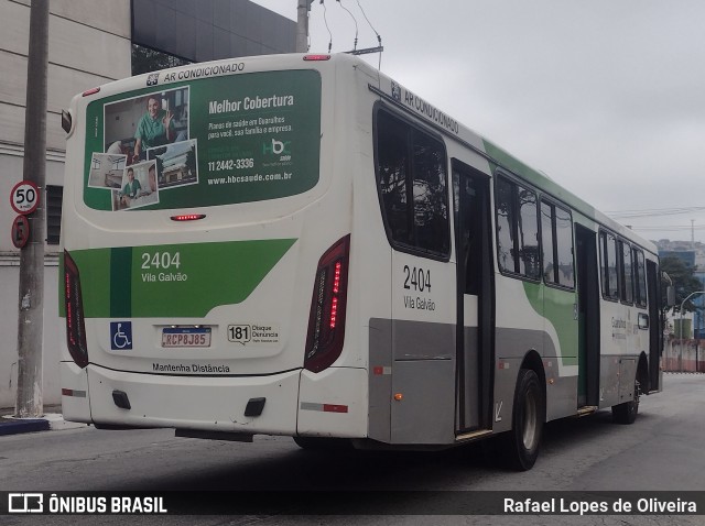 Empresa de Ônibus Vila Galvão 2404 na cidade de Guarulhos, São Paulo, Brasil, por Rafael Lopes de Oliveira. Número da foto: #12931278.