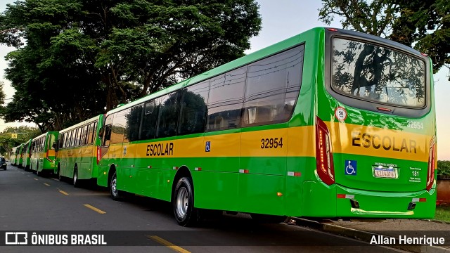 Transportes Capellini 32954 na cidade de Paulínia, São Paulo, Brasil, por Allan Henrique. Número da foto: #13004159.