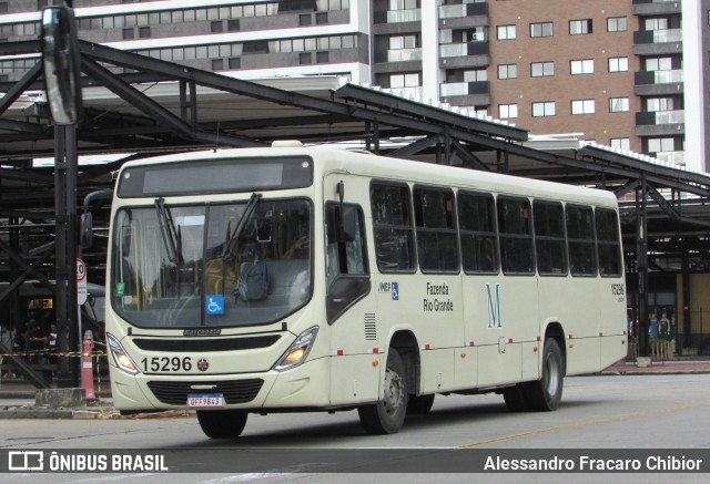 Leblon Transporte de Passageiros 15296 na cidade de Curitiba, Paraná, Brasil, por Alessandro Fracaro Chibior. Número da foto: #13003871.