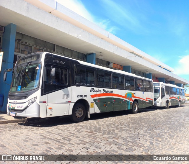 Viação Montes Brancos RJ 196.071 na cidade de Araruama, Rio de Janeiro, Brasil, por Eduardo Santos. Número da foto: #13004079.