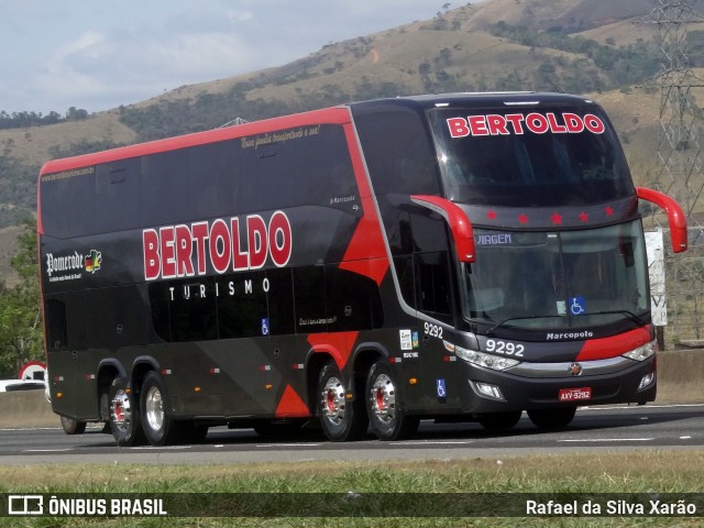 Bertoldo Turismo e Excursões 9292 na cidade de Roseira, São Paulo, Brasil, por Rafael da Silva Xarão. Número da foto: #13004054.