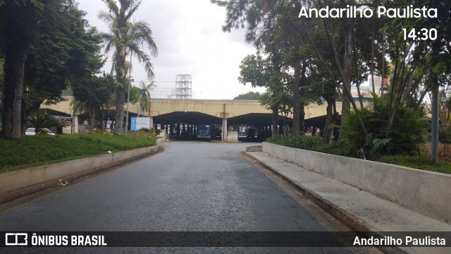 Terminais Rodoviários e Urbanos TERMINAL RODOFERROVIARIO NICOLAU DELIC na cidade de São Caetano do Sul, São Paulo, Brasil, por Andarilho Paulista. Número da foto: #13004327.