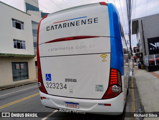 Auto Viação Catarinense 323234 na cidade de São José, Santa Catarina, Brasil, por Richard Silva. Número da foto: #13004493.