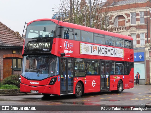 Metroline WDE2877 na cidade de London, Greater London, Inglaterra, por Fábio Takahashi Tanniguchi. Número da foto: #12933571.