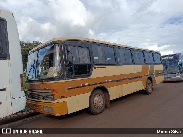 Ônibus Particulares SEM PREFIXO na cidade de Martinho Campos, Minas Gerais, Brasil, por Marco Silva. Número da foto: #12933752.