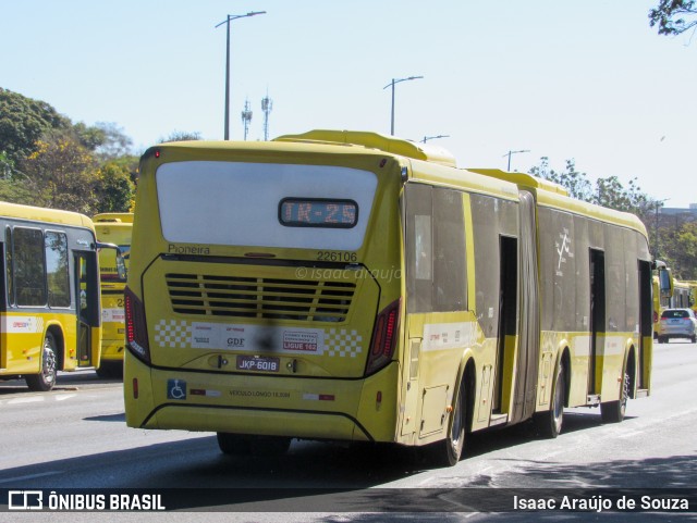 Viação Pioneira 226106 na cidade de Brasília, Distrito Federal, Brasil, por Isaac Araújo de Souza. Número da foto: #12937091.