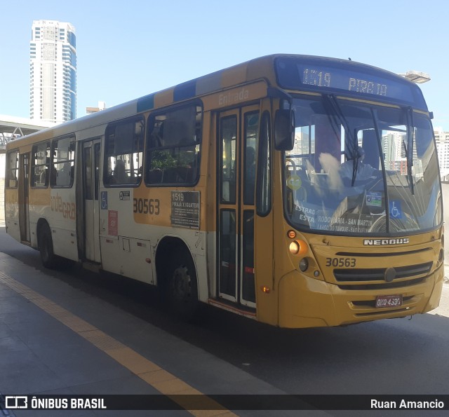 Plataforma Transportes 30563 na cidade de Salvador, Bahia, Brasil, por Ruan Amancio. Número da foto: #12935840.