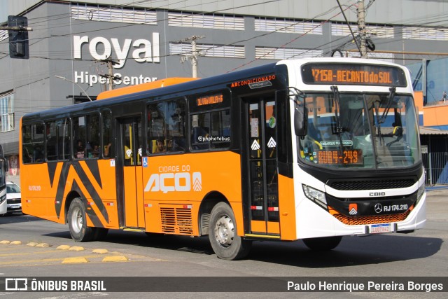 Viação Cidade do Aço RJ 174.210 na cidade de Volta Redonda, Rio de Janeiro, Brasil, por Paulo Henrique Pereira Borges. Número da foto: #12936467.