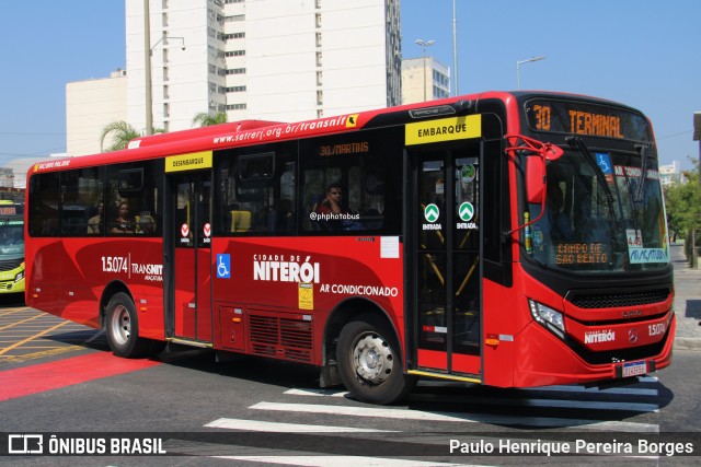 Viação Araçatuba 1.5.074 na cidade de Niterói, Rio de Janeiro, Brasil, por Paulo Henrique Pereira Borges. Número da foto: #12936449.