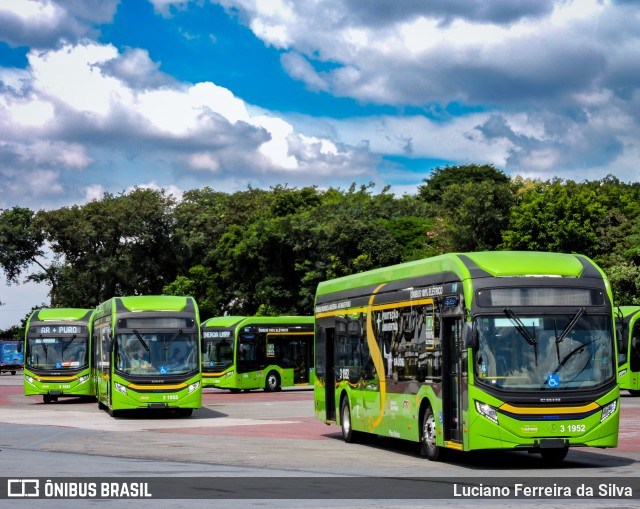 Viação Metrópole Paulista - Zona Leste 3 1952 na cidade de São Paulo, São Paulo, Brasil, por Luciano Ferreira da Silva. Número da foto: #12936869.
