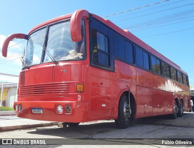 Ônibus Particulares 8352 na cidade de São Lourenço do Sul, Rio Grande do Sul, Brasil, por Fábio Oliveira. Número da foto: #12936843.