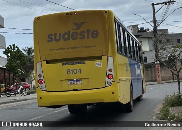 Viação Sudeste 8104 na cidade de Piúma, Espírito Santo, Brasil, por Guilherme Neves. Número da foto: #12937496.