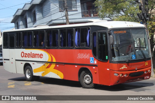 Ozelame Transportes 2544 na cidade de Bento Gonçalves, Rio Grande do Sul, Brasil, por Jovani Cecchin. Número da foto: #12939797.