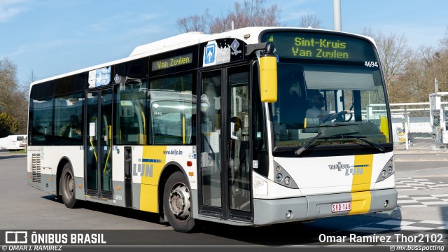 De Lijn 4694 na cidade de Bruges, West Flanders, Bélgica, por Omar Ramírez Thor2102. Número da foto: #12940962.