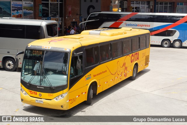 CITA - Compañía Interdepartamental de Transporte Automotor 2041 na cidade de Montevideo, Montevideo, Uruguai, por Grupo Diamantino Lucas. Número da foto: #12944676.