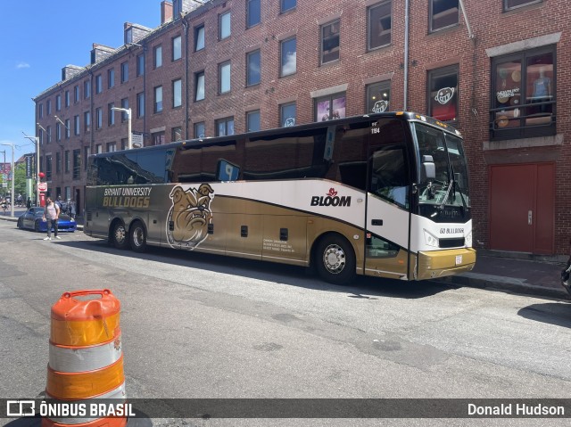Bloom's Bus Lines 1194 na cidade de Boston, Massachusetts, Estados Unidos, por Donald Hudson. Número da foto: #12946810.
