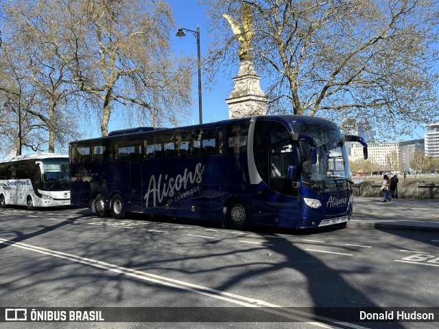 Alisons of Cambridge YR13PPV na cidade de London, Greater London, Inglaterra, por Donald Hudson. Número da foto: #12946775.