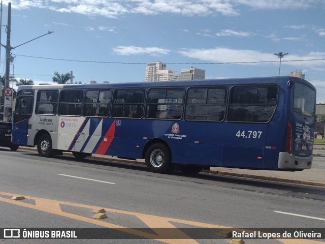 Viação Jacareí 44.797 na cidade de Mogi das Cruzes, São Paulo, Brasil, por Rafael Lopes de Oliveira. Número da foto: #12947972.