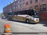 Bloom's Bus Lines 1194 na cidade de Boston, Massachusetts, Estados Unidos, por Donald Hudson. Número da foto: #12946810.
