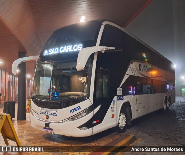 Viação Ouro e Prata 1066 na cidade de Pariquera-Açu, São Paulo, Brasil, por Andre Santos de Moraes. Número da foto: #13007034.
