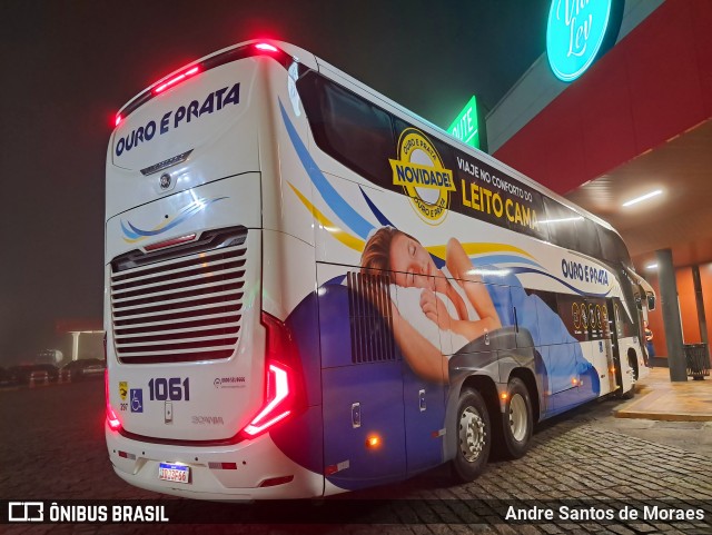 Viação Ouro e Prata 1061 na cidade de Pariquera-Açu, São Paulo, Brasil, por Andre Santos de Moraes. Número da foto: #13006839.