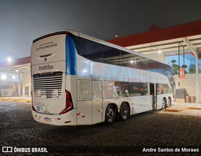 Auto Viação Catarinense 324324 na cidade de Pariquera-Açu, São Paulo, Brasil, por Andre Santos de Moraes. Número da foto: #13007031.