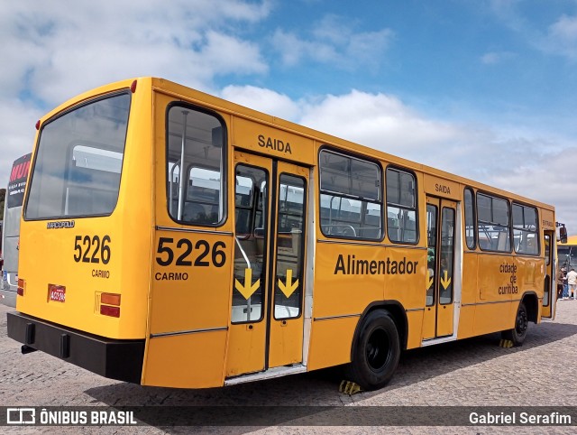 Ônibus Particulares 5226 na cidade de Curitiba, Paraná, Brasil, por Gabriel Serafim. Número da foto: #13006451.