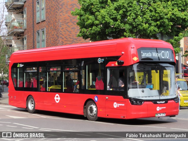 Abellio London Bus Company 1737 na cidade de London, Greater London, Inglaterra, por Fábio Takahashi Tanniguchi. Número da foto: #13032268.