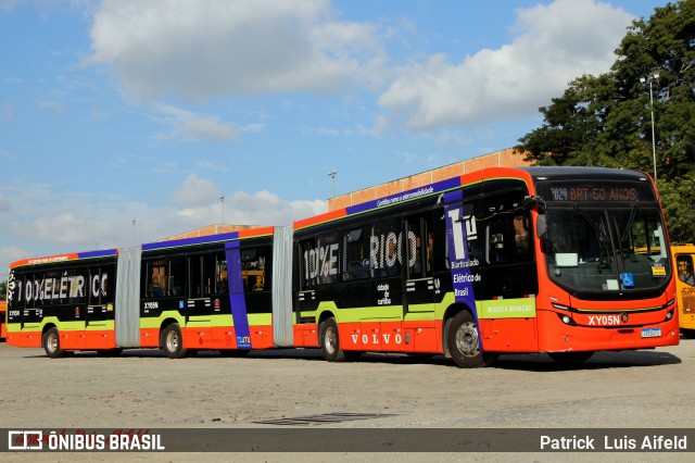 Volvo XY05N na cidade de Curitiba, Paraná, Brasil, por Patrick  Luis Aifeld. Número da foto: #13033925.