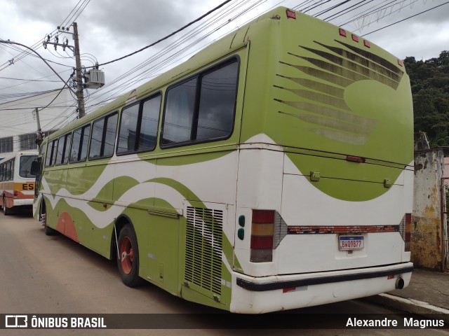 Ônibus Particulares  na cidade de Varre-Sai, Rio de Janeiro, Brasil, por Alexandre  Magnus. Número da foto: #13035006.