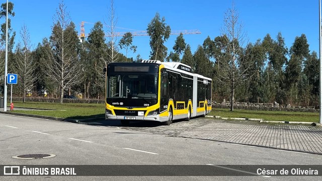 Companhia Carris de Ferro de Lisboa 2828 na cidade de Lisbon, Lisbon, Portugal, por César de Oliveira. Número da foto: #13034535.