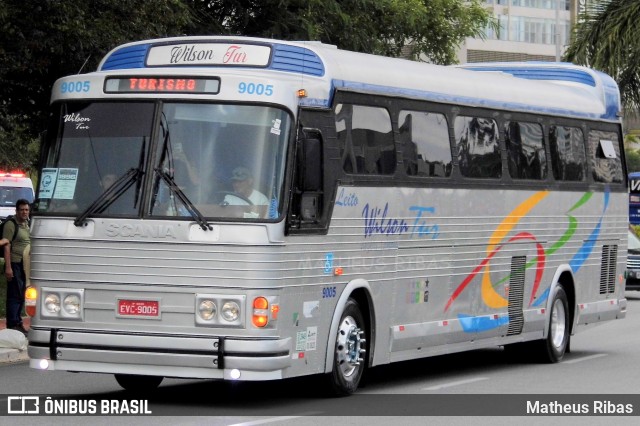 Wilson Tur 9005 na cidade de Barueri, São Paulo, Brasil, por Matheus Ribas. Número da foto: #13034133.