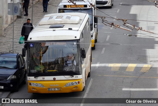 SMTUC - Serviços Municipalizados de Transportes Urbanos de Coimbra 310 na cidade de Coimbra, Coimbra, Portugal, por César de Oliveira. Número da foto: #13035075.