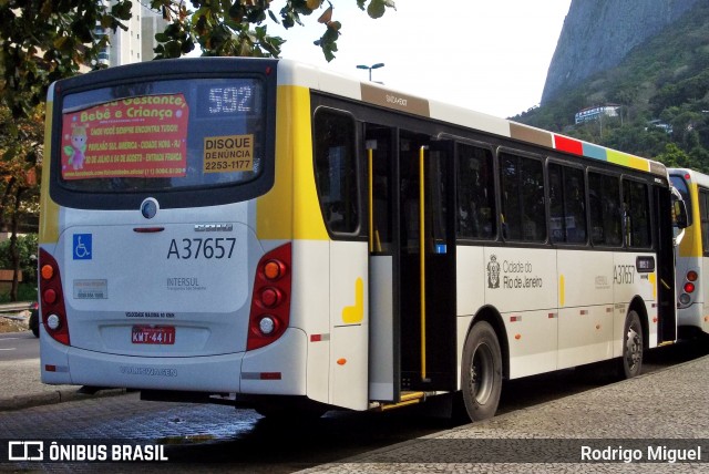 Transportes São Silvestre A37657 na cidade de Rio de Janeiro, Rio de Janeiro, Brasil, por Rodrigo Miguel. Número da foto: #13034872.