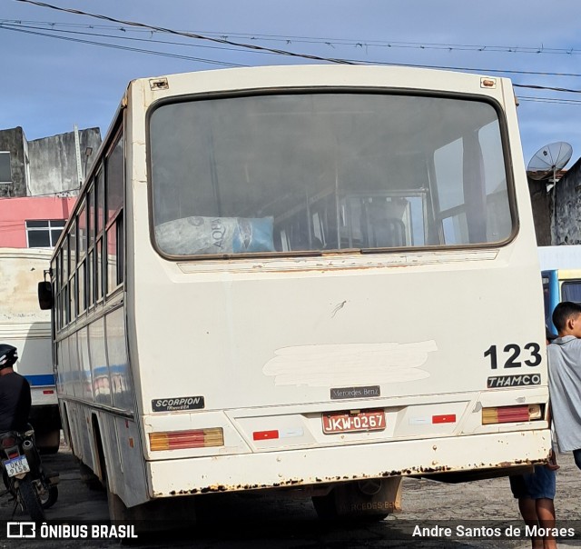 Ônibus Particulares 123 na cidade de Lagarto, Sergipe, Brasil, por Andre Santos de Moraes. Número da foto: #13036801.
