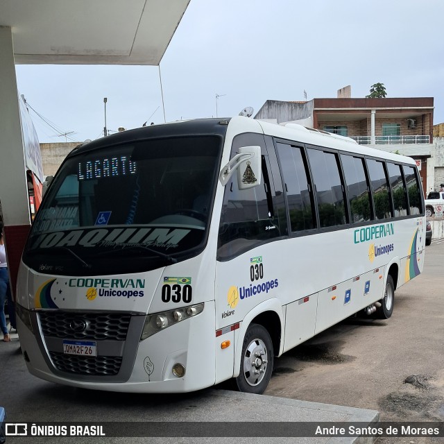 Coopervan 030 na cidade de Lagarto, Sergipe, Brasil, por Andre Santos de Moraes. Número da foto: #13036823.